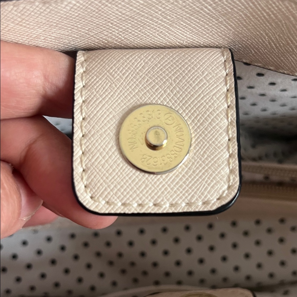 Vanessa Williams Cream Tote Bag with Double Straps - Picture 14 of 14